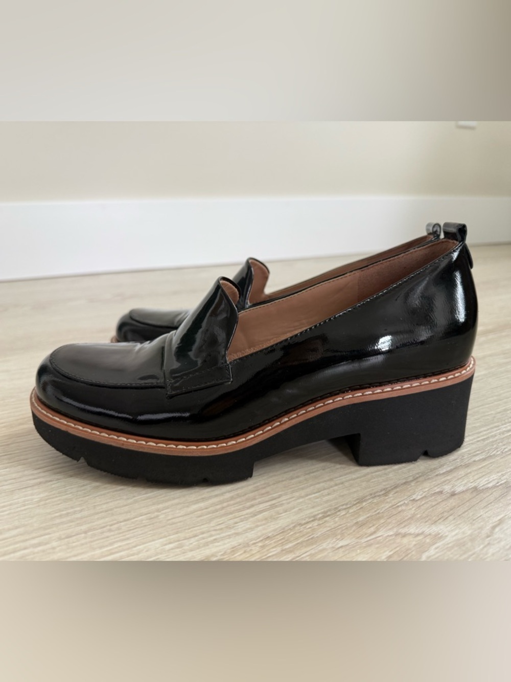 Naturalizer Darry Lug Sole Black Patent Leather Loafers with Tan Trim